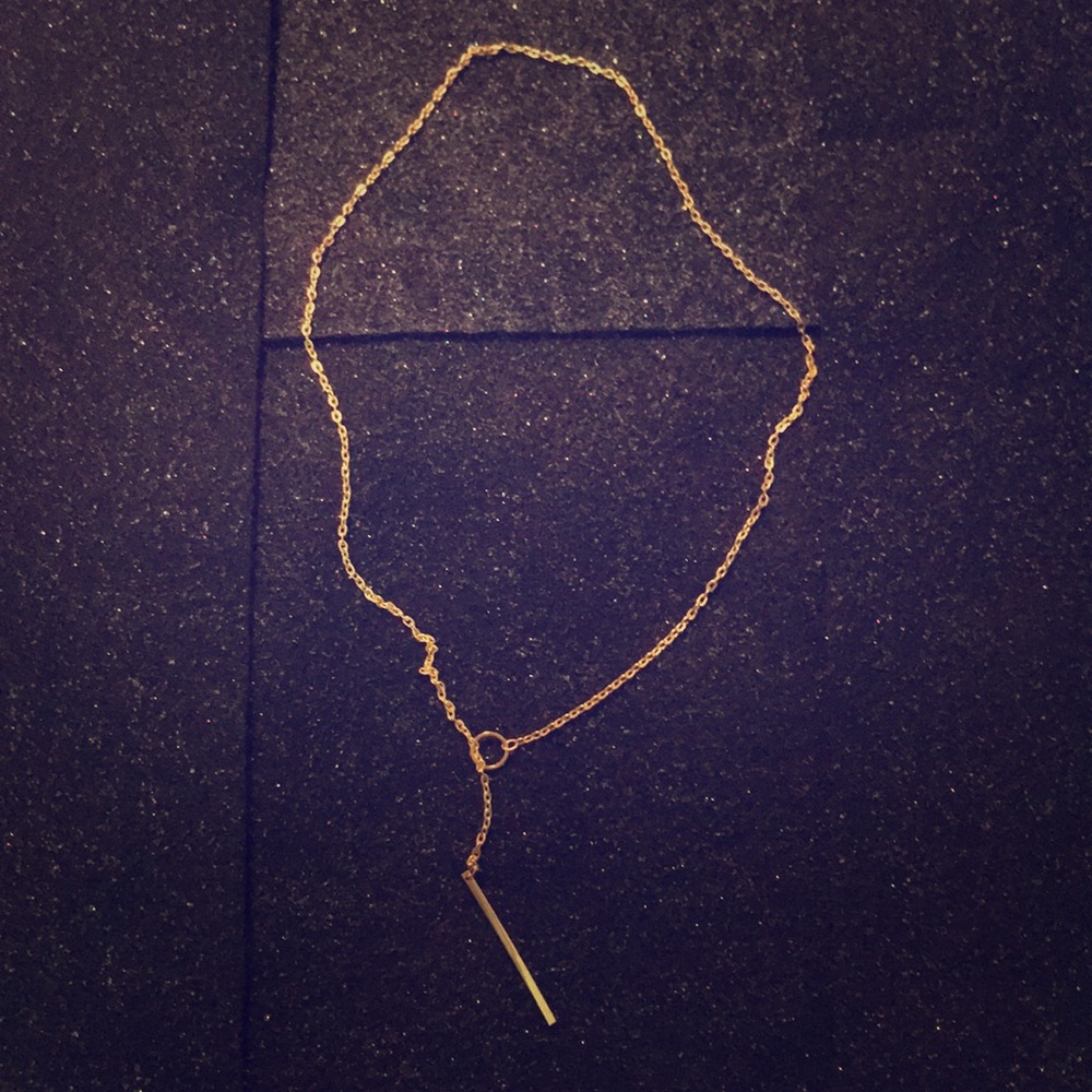 Gold necklace (costume jewelry)